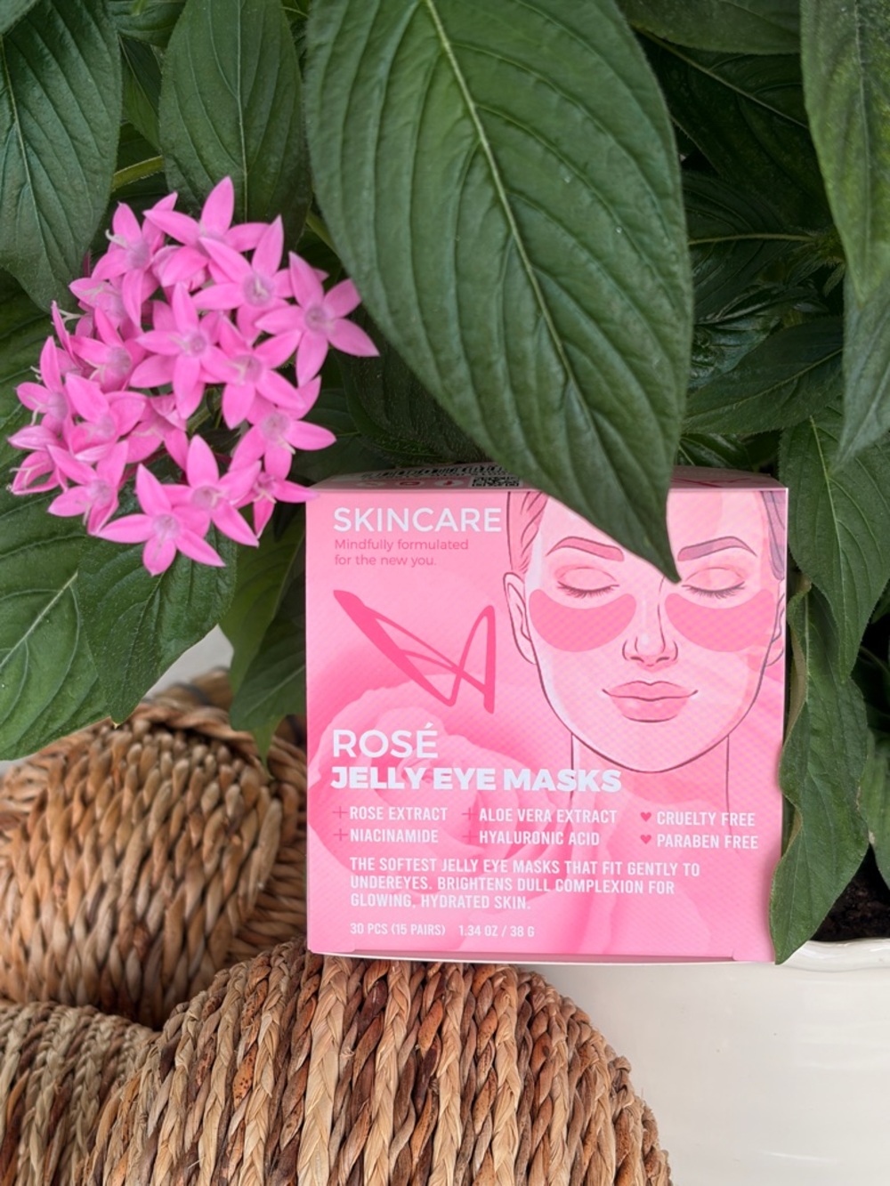 Rosé Jelly Eye Masks 30 Pcs
Cooling Under Eye Patches
Hydrating Skin